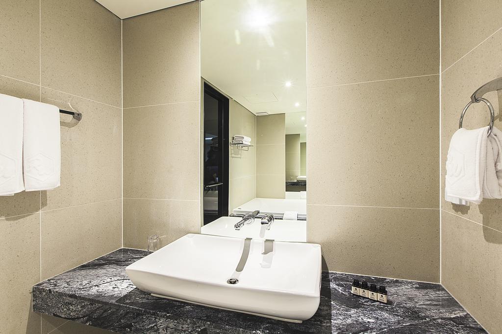Richwell Hotel Сеул Стая снимка